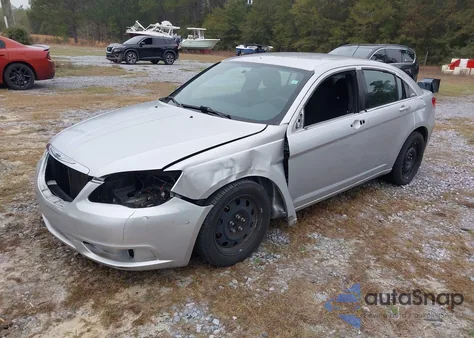 2012 Chrysler 200 Lx z USA, uszkodzony, nr VIN 1C3CCBAB6CN150433